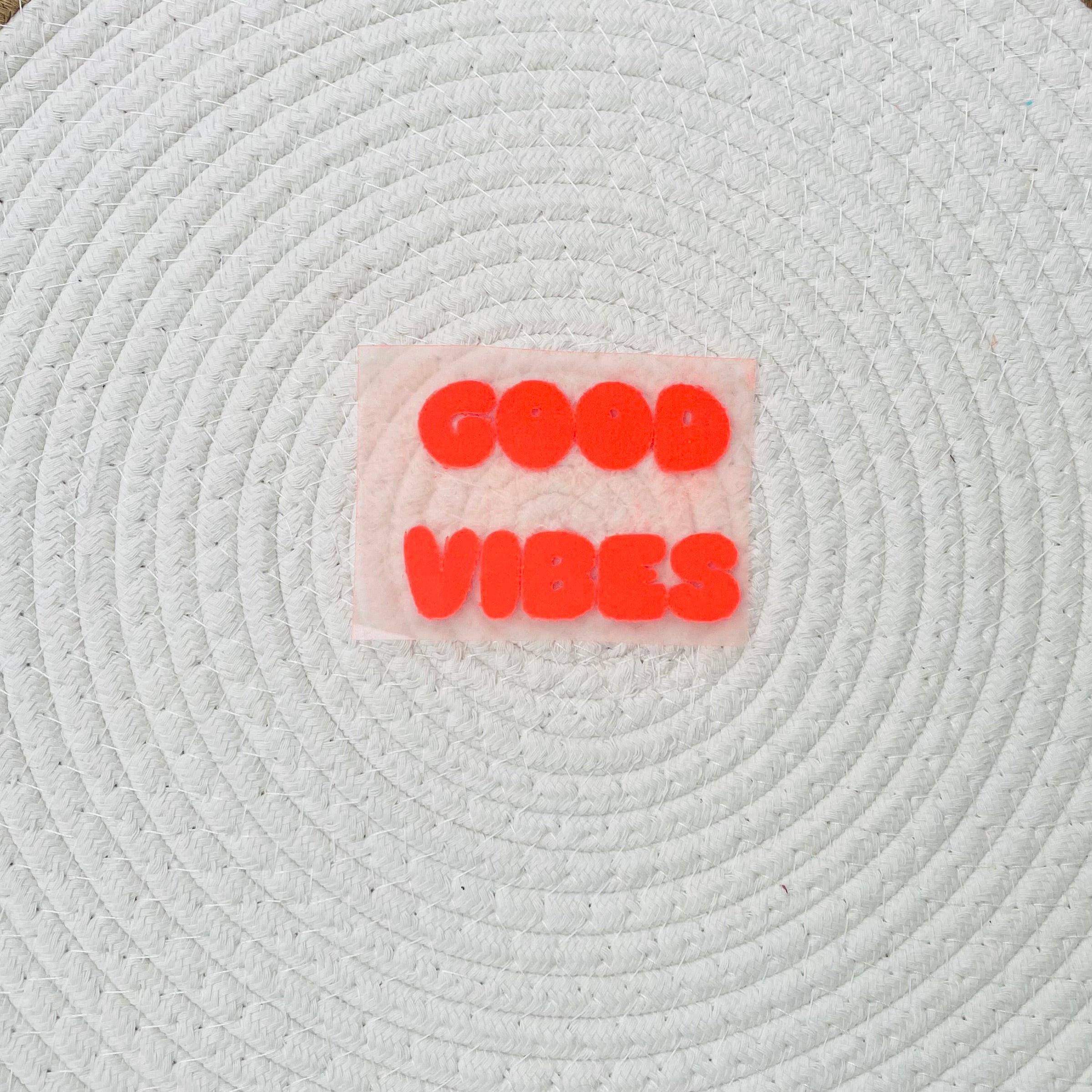 „ GOOD VIBES „ Dein handgefertigtes Statement zum personalisieren von neuen Lieblingsstücken