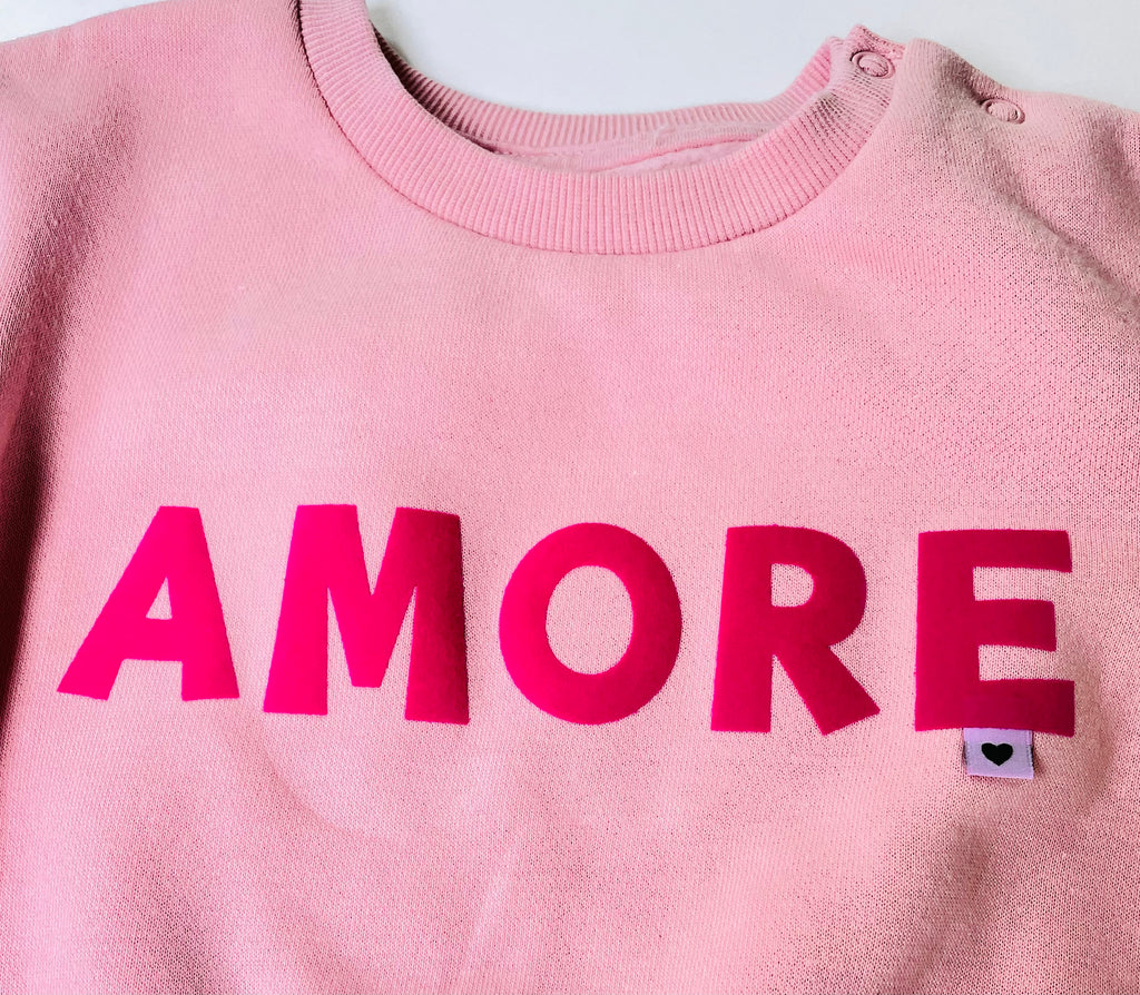 „ AMORE „ Flock - Patch * Ein Hauch von Liebe zum Aufbügeln: Dein DIY „AMORE“ Moment!