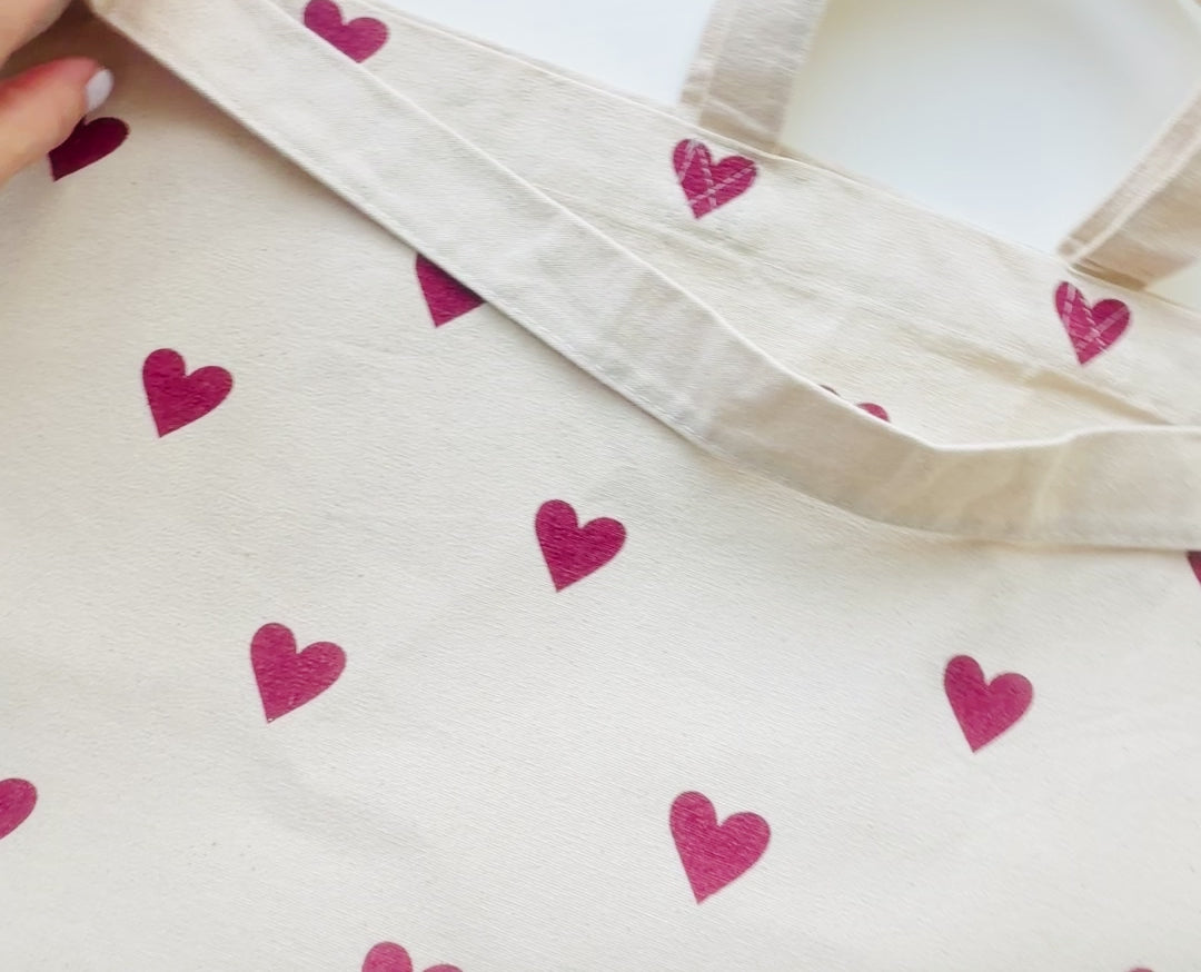 Maxi-Shopper „Herzstück“ – Robuste Natur-Baumwolle mit bordeauxroten Herzchen * Designe dein eigenes Unikat und werde zum Hingucker!